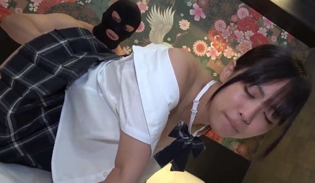 FC2-PPV-4772529 아저씨들이 몰려들어. 인생 첫 대량 얼굴사정과 대량 중출