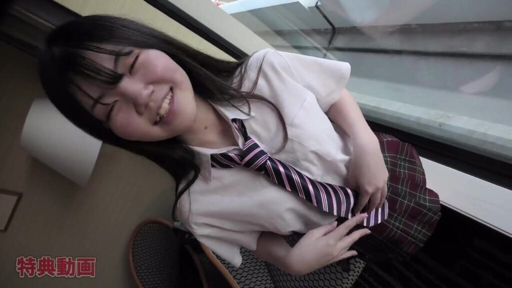 FC2-PPV-4784492 4K 시골 청순 아가씨 부끄러워하며 보지+항문 활짝 벌려 초근접 보여주기